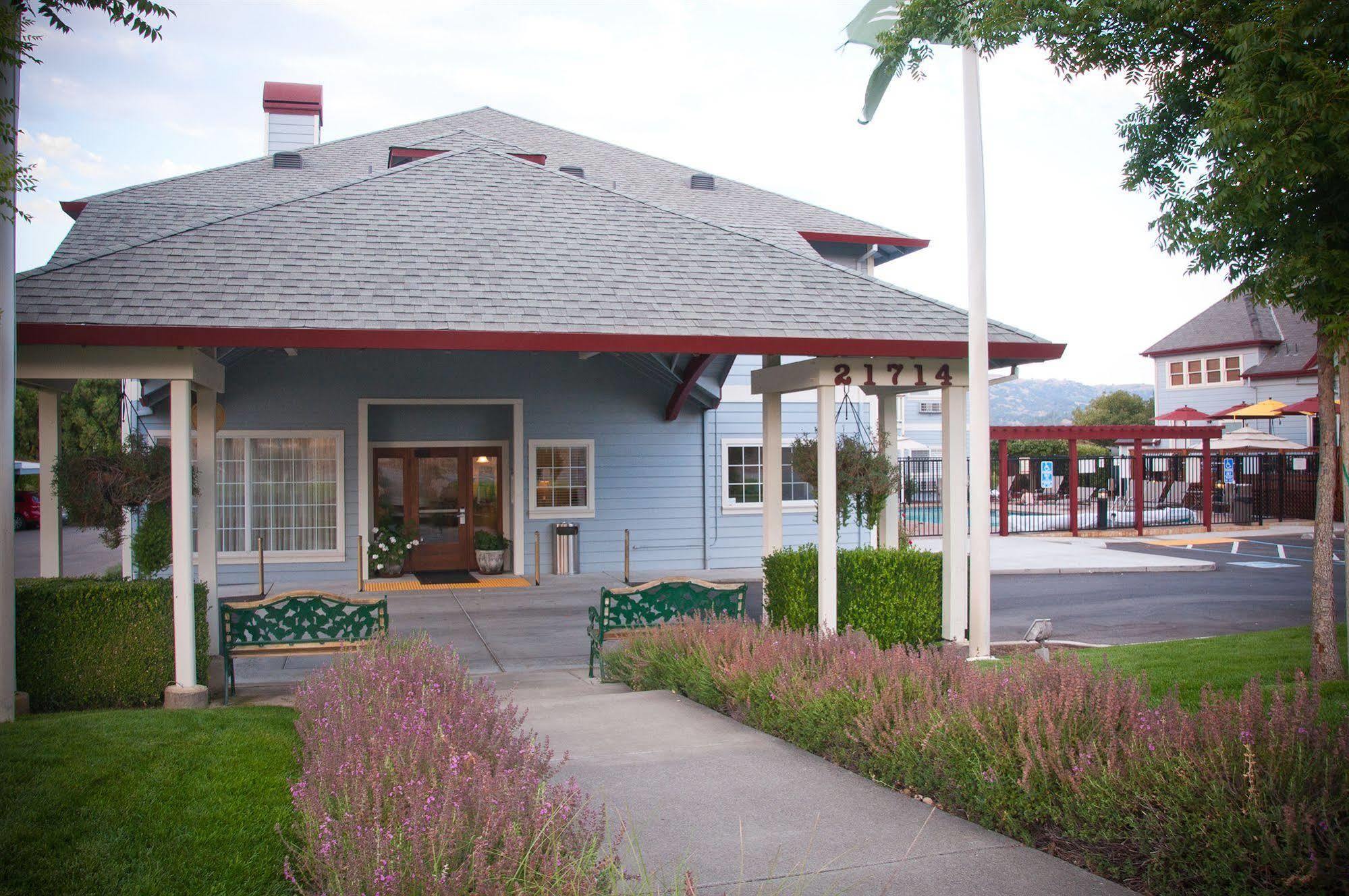 Geyserville Inn Екстериор снимка