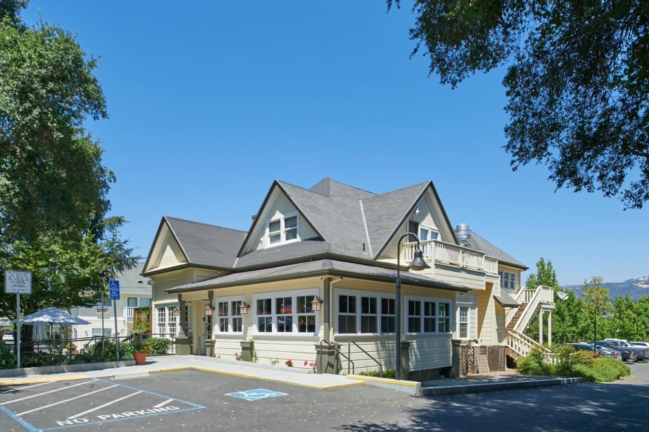 Geyserville Inn Екстериор снимка